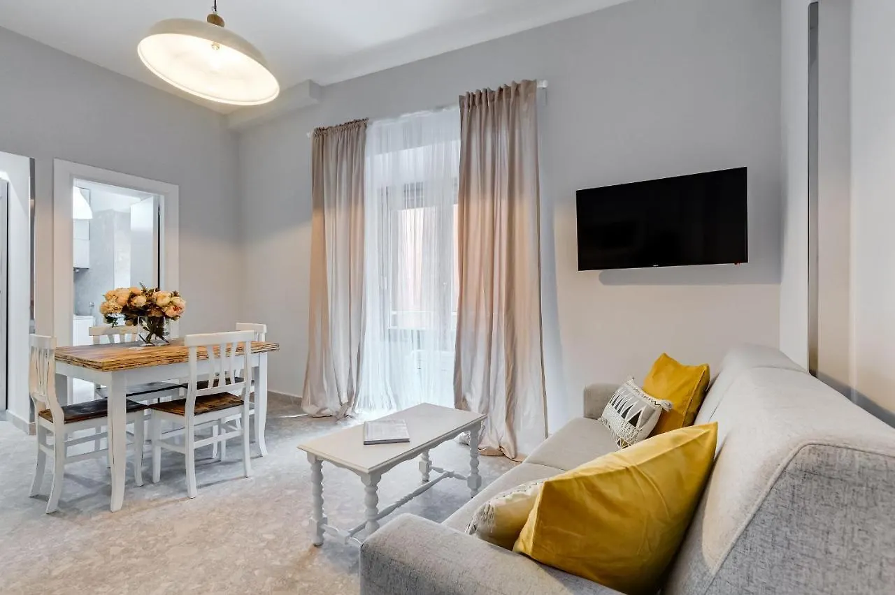 Trevi Fountain - Shabby - Romedreamhome